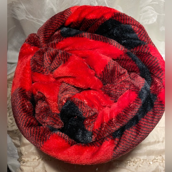 The BIG ONE OVERSIZED SOFT THROW BLANKET - Picture 2 of 4